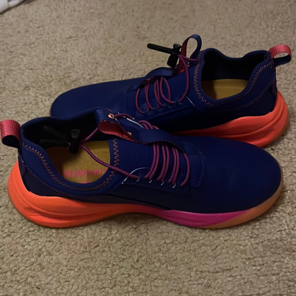 Clove nursing shoes
